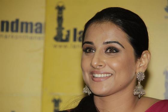 A SMILING VIDYA VIDYA BALAN AT THE BOOK LAUNCH OF UNHOOKED