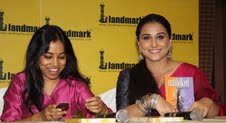 MUNMUN GHOSH AND VIDYA BALAN AT THE LAUNCH MUNMUN GHOSH 5